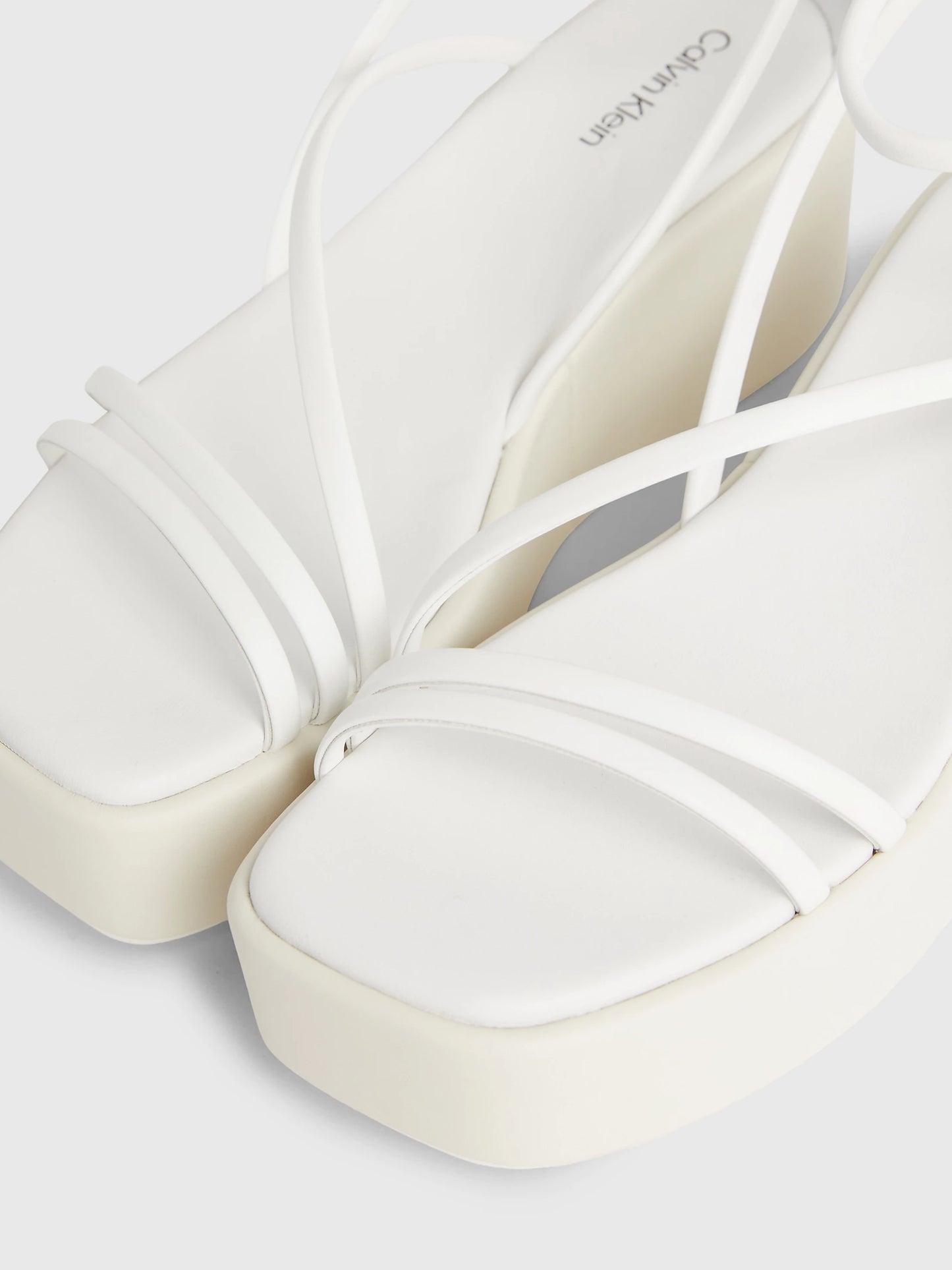 PLATEAU WEDGE SANDAL WHITE