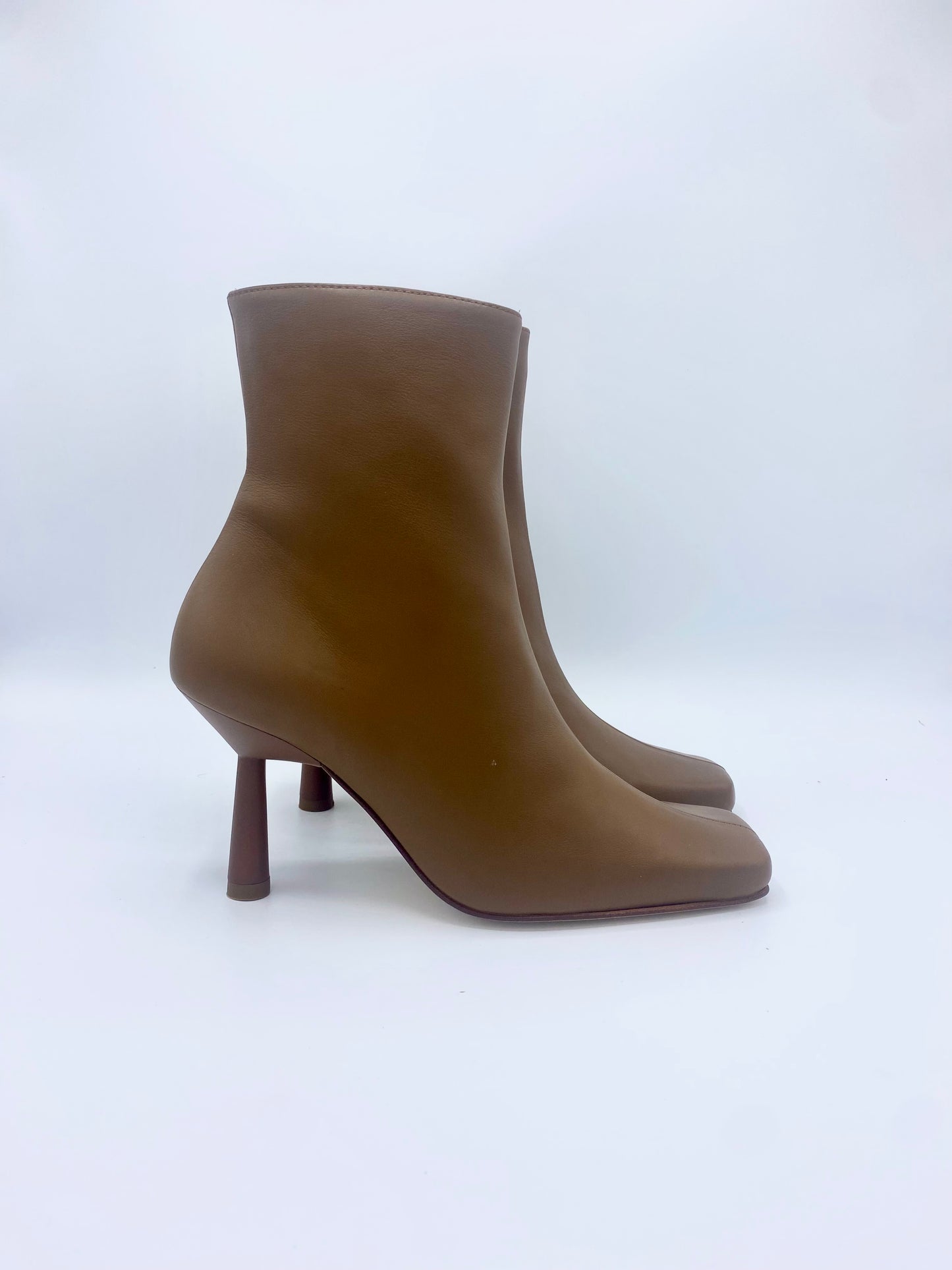 FRAPPÉ CAMEL LEATHER ANKLE BOOTS