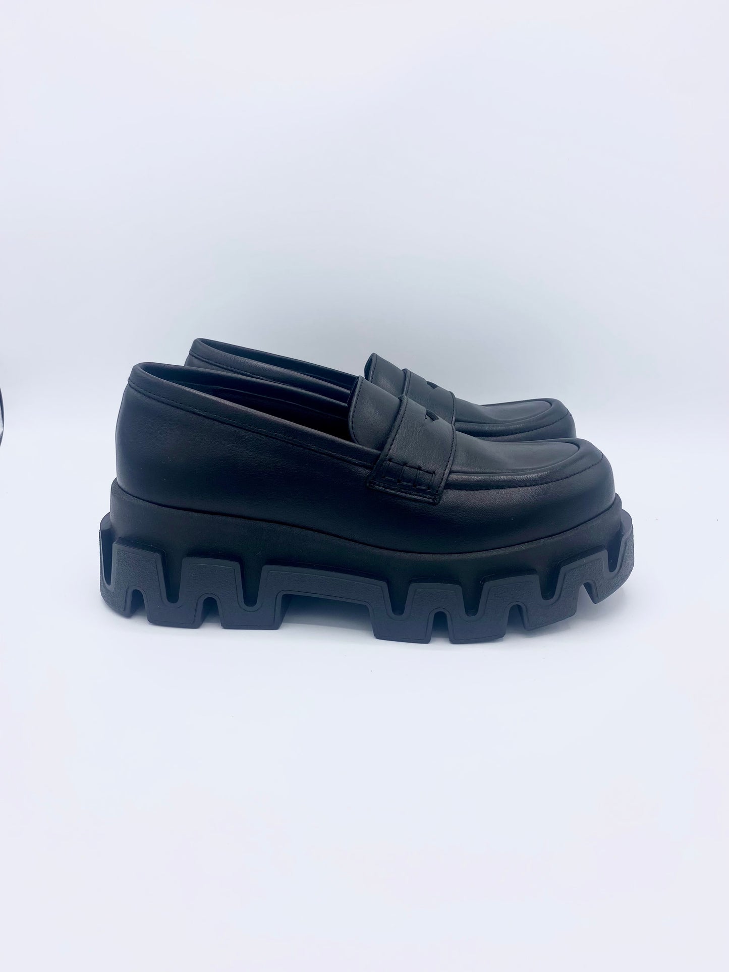 STELLA BLACK LEATHER LOAFERS