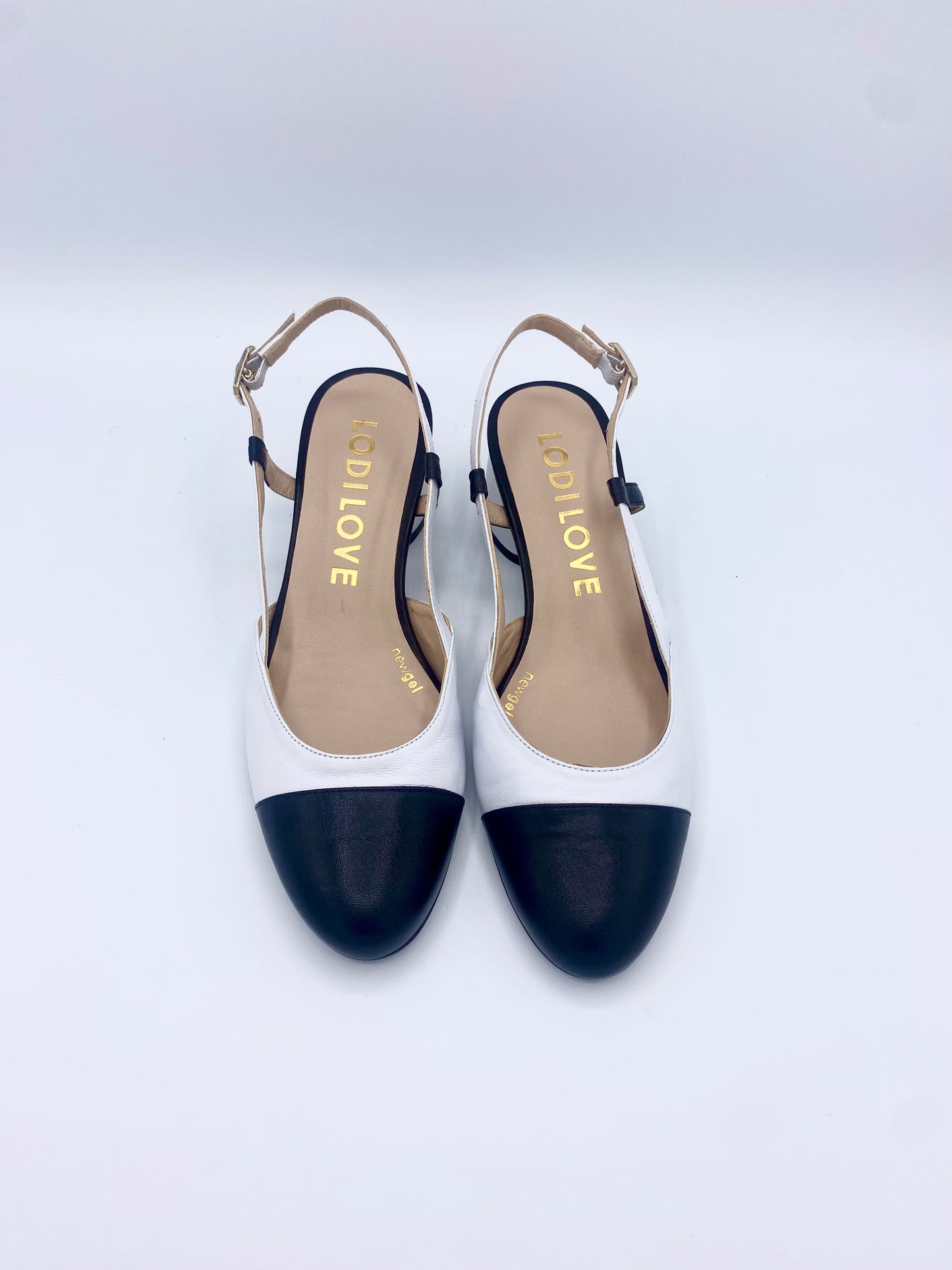 SLINGBACK PUMP BLACK AND WHITE