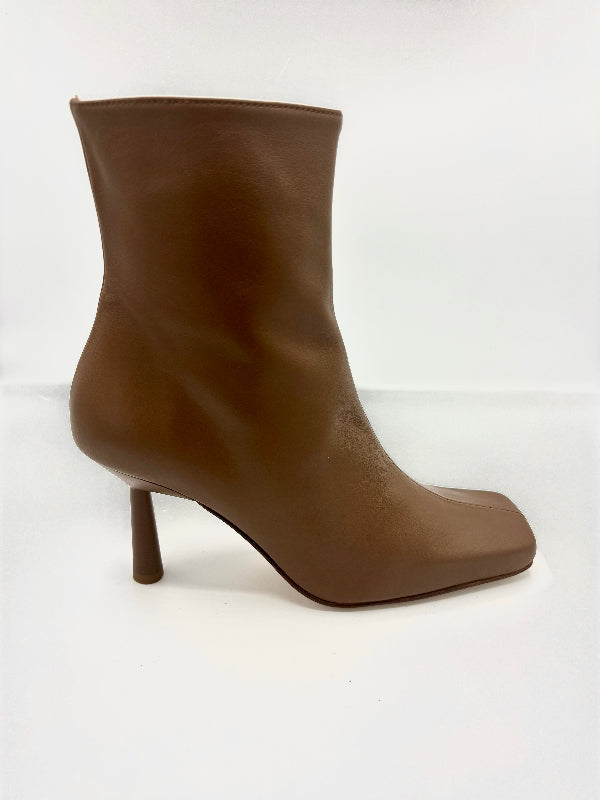 Alohas FRAPPÉ CAMEL LEATHER ANKLE BOOTS