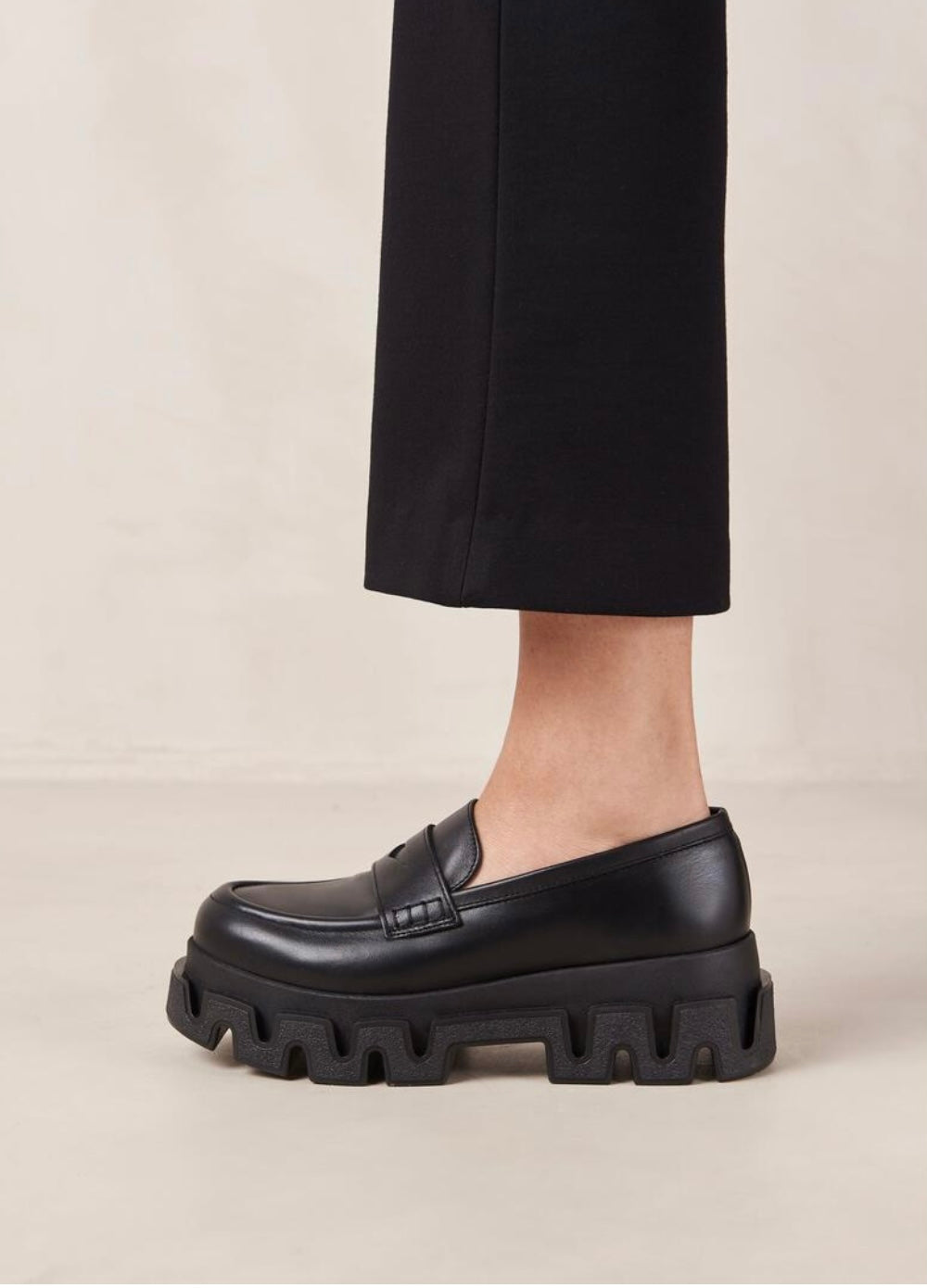 STELLA BLACK LEATHER LOAFERS
