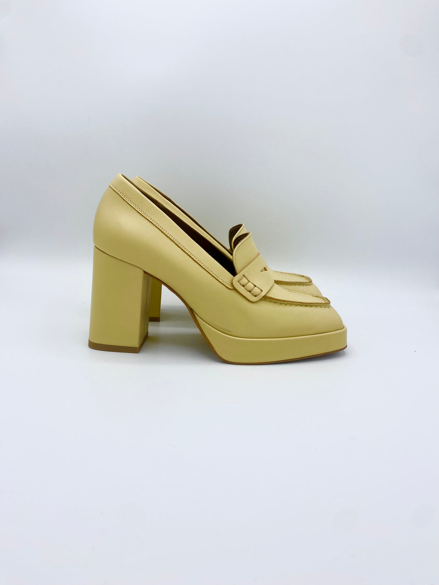 MELLOW YELLOW LEATHER LOAFER