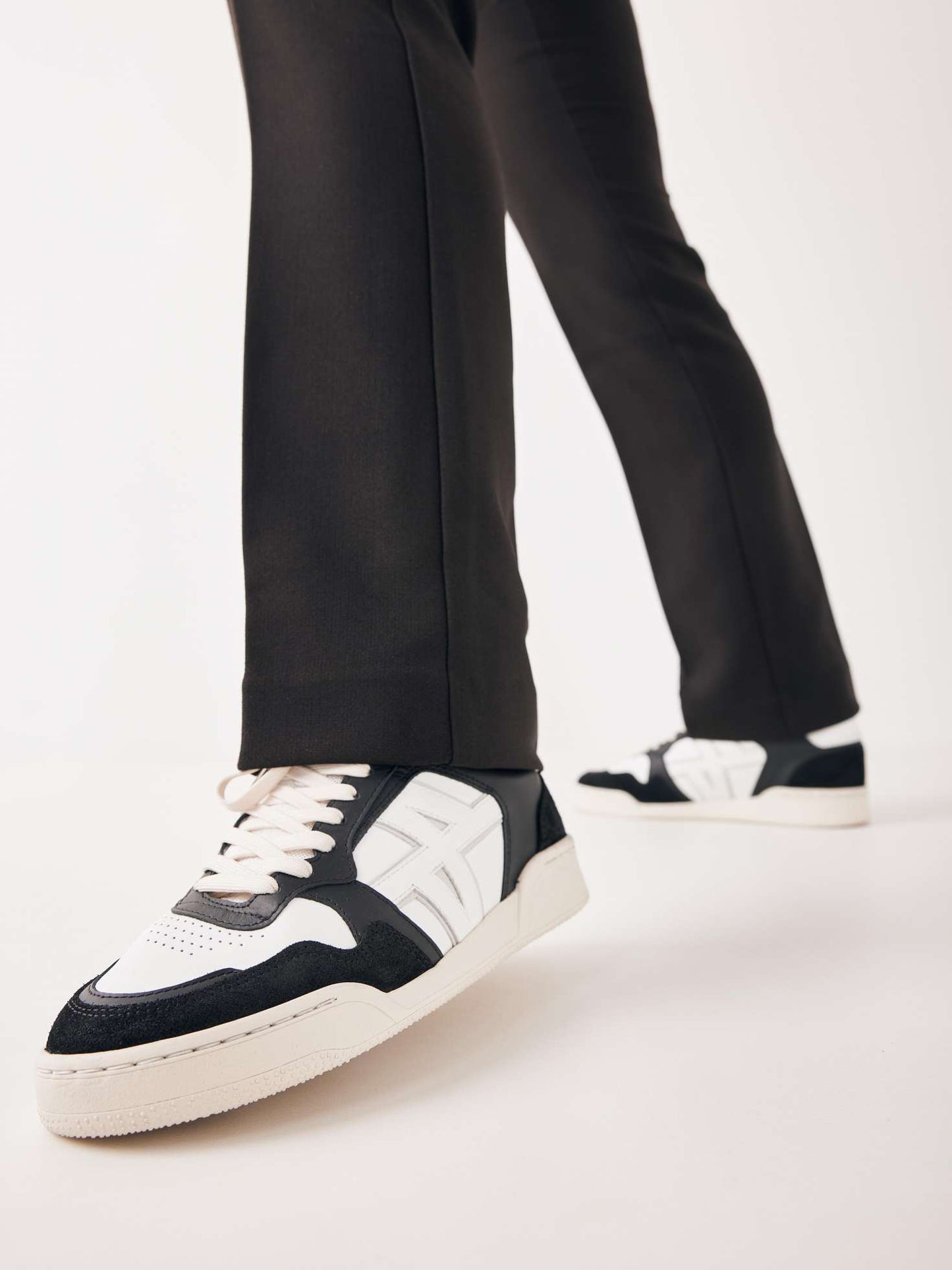 BLUEBERRY VAIPER BLACK LEATHER WHITE
