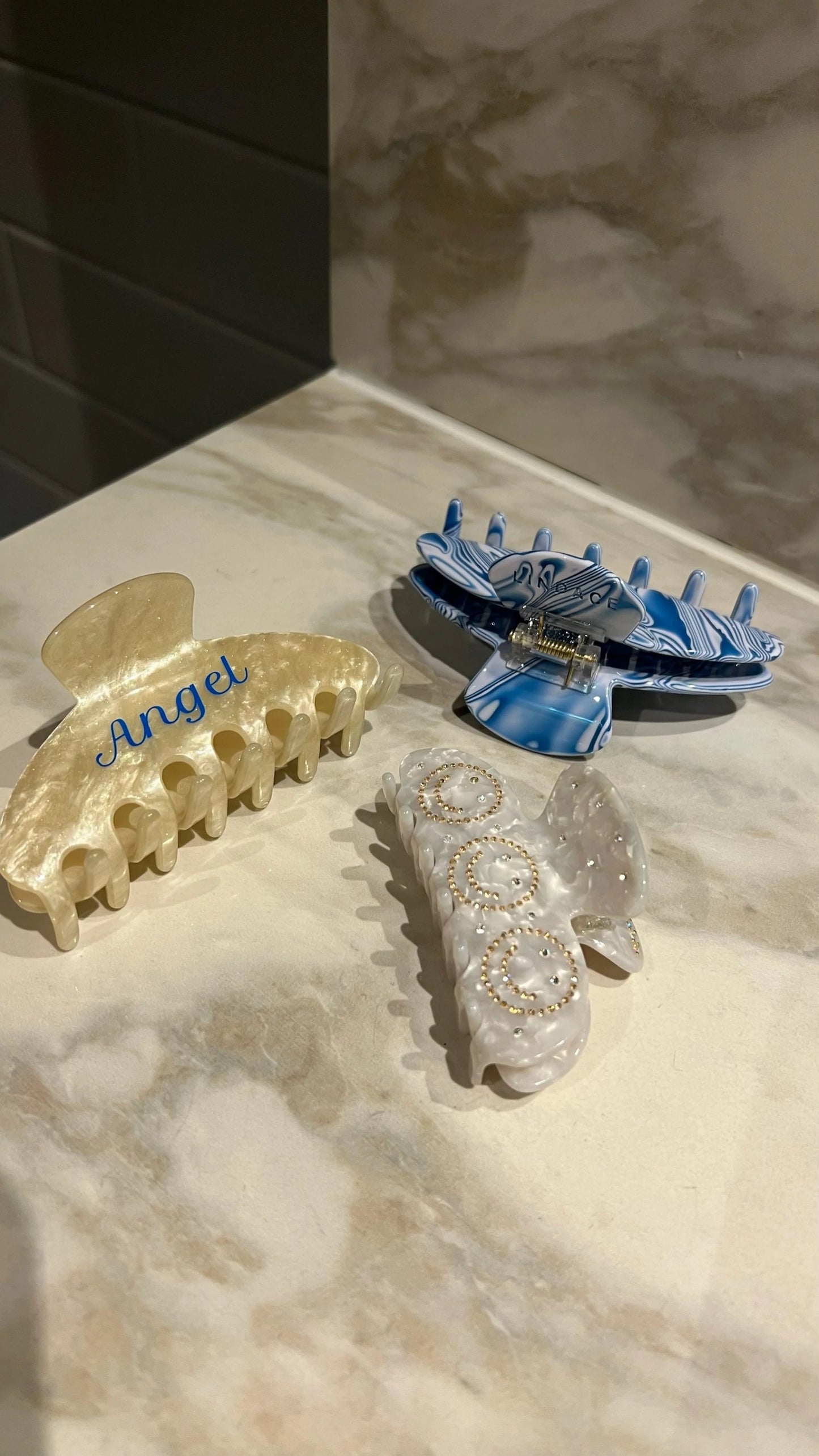 ANGEL CLIP IN MARBLE GLAM