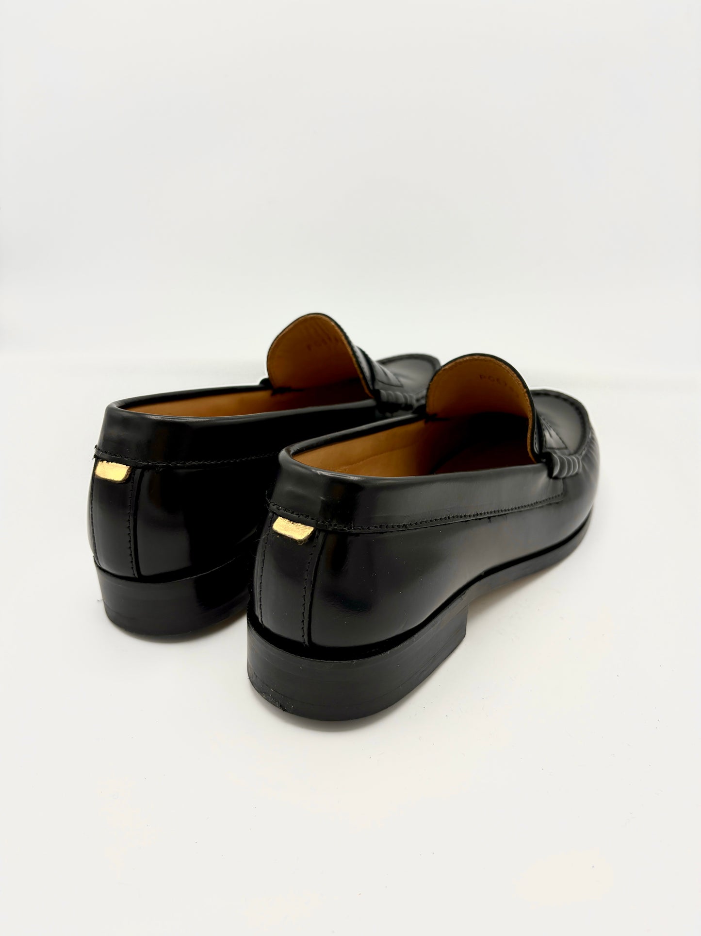 RIVET BLACK LEATHER LOAFER