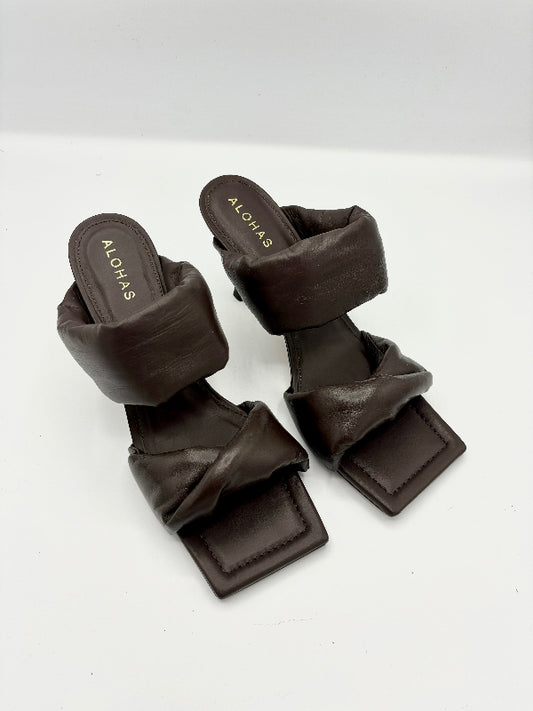 TWIST STRAP HEEL COFFEE BROWN