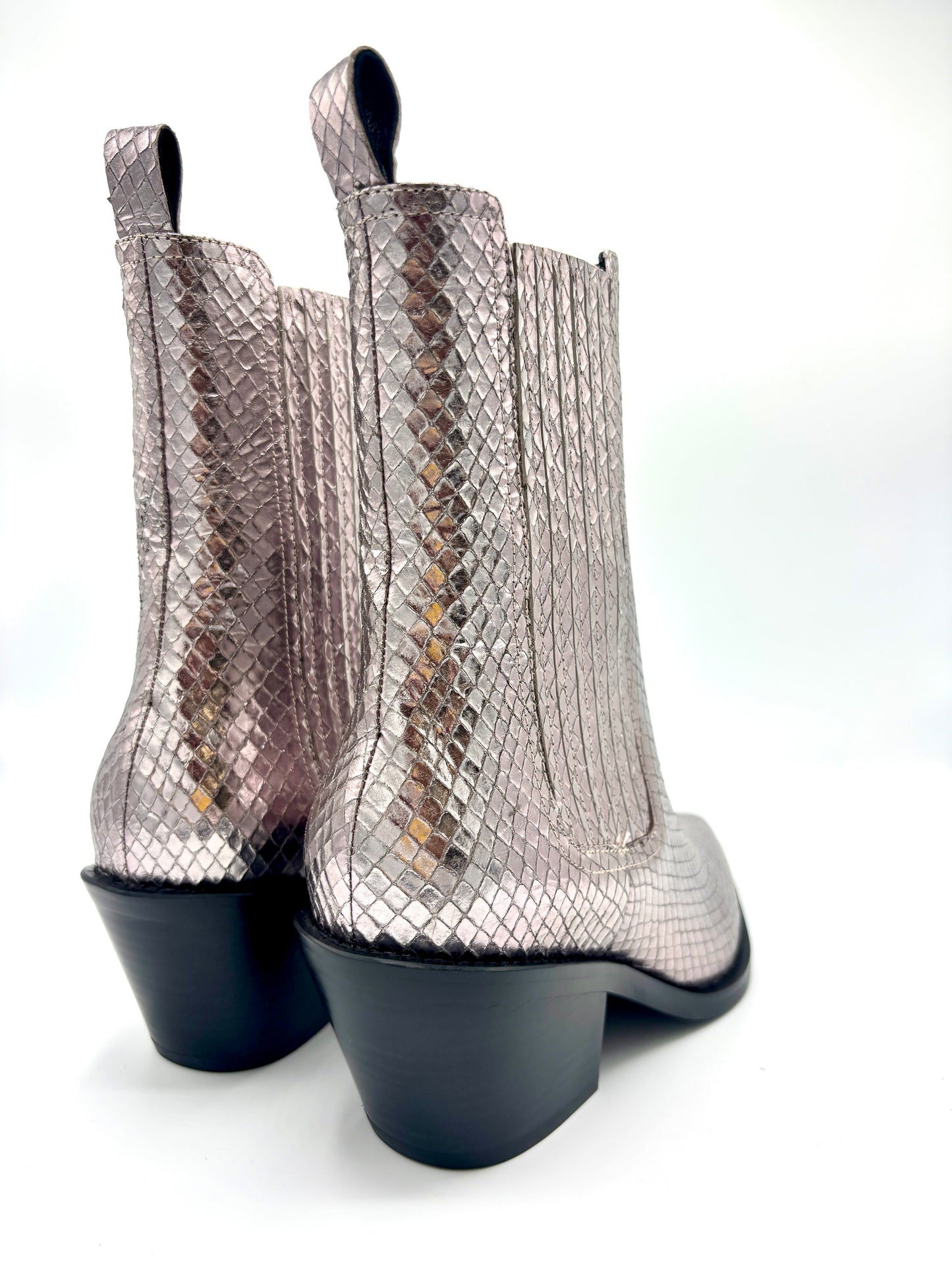 METALLIC ROSÉ SNAKE WESTERN BOOT