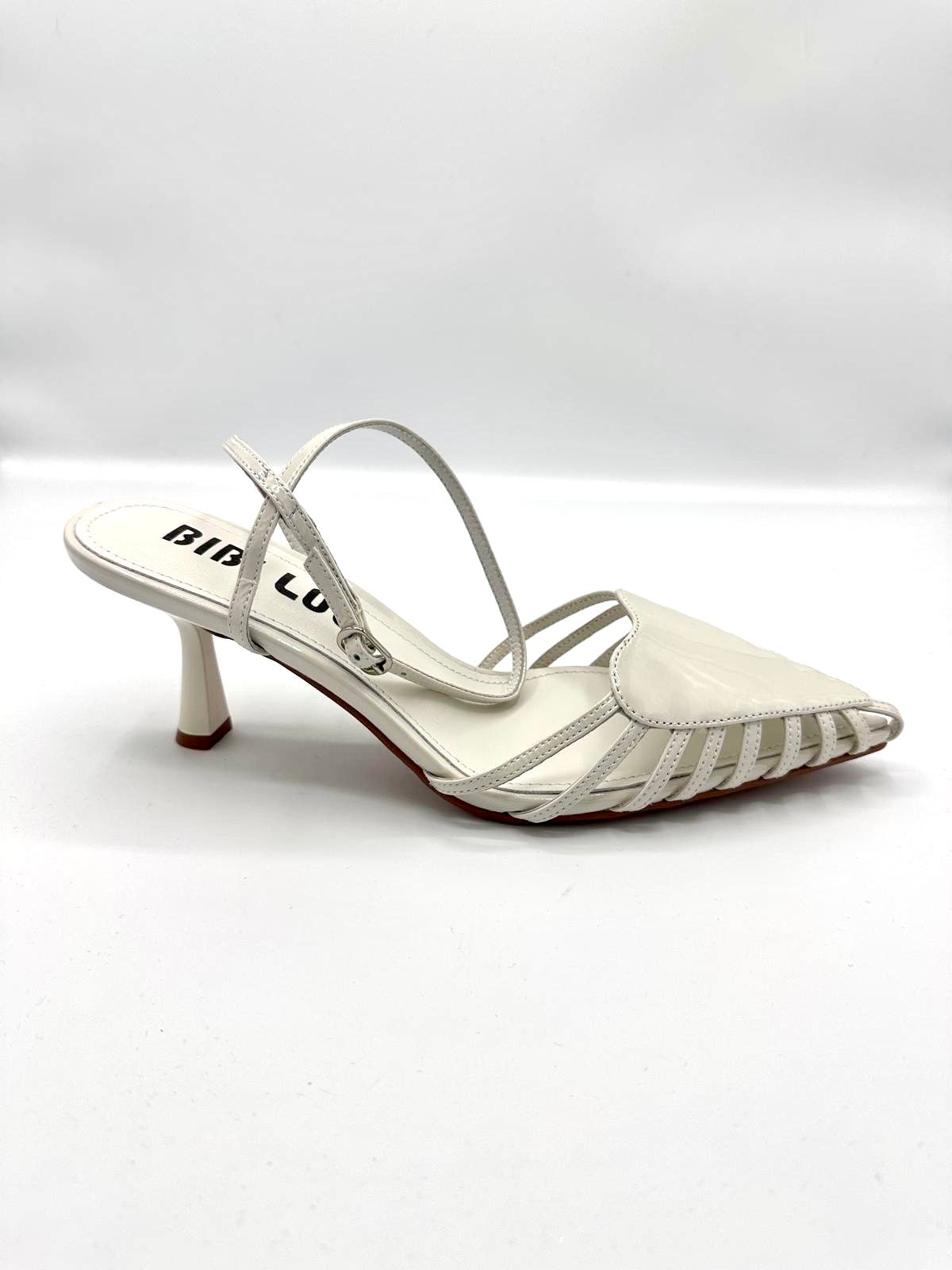 MAY PUMPS WHITE HEART