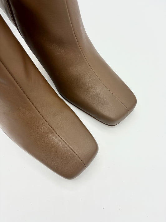 FRAPPÉ CAMEL LEATHER ANKLE BOOTS