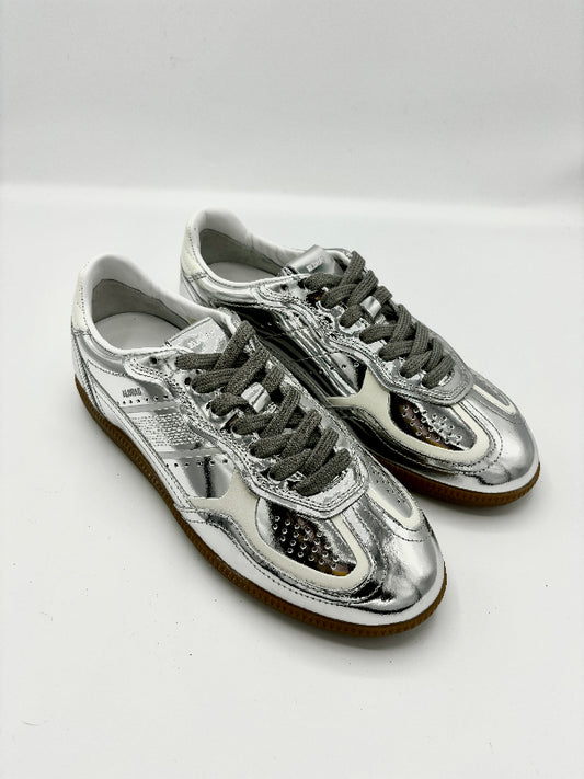 ALOHAS_SILVER_SNEAKER