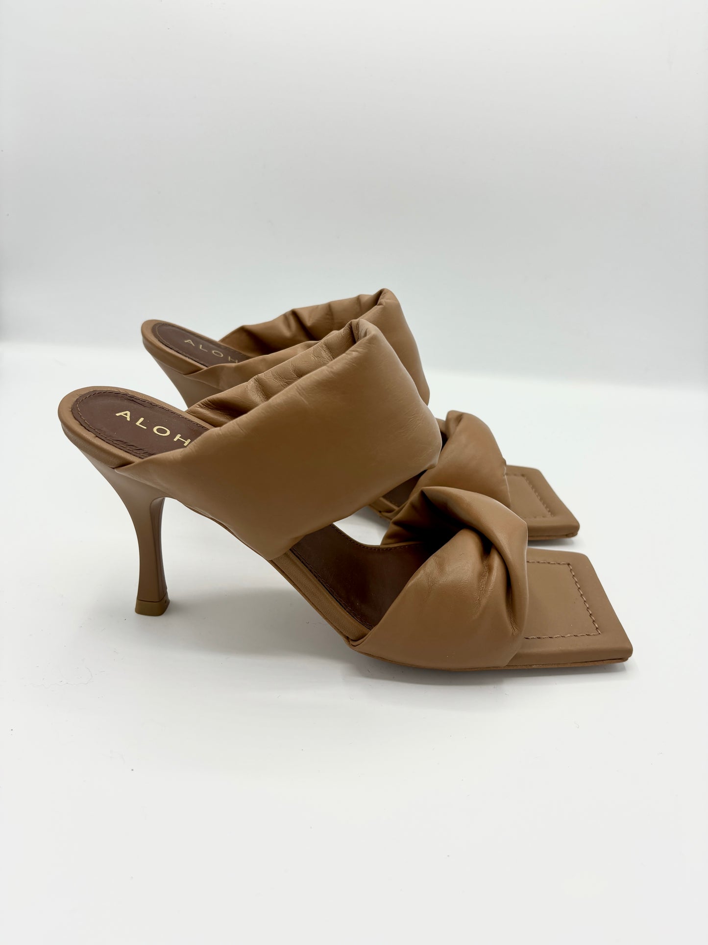 TWIST STRAP HEEL CAMEL