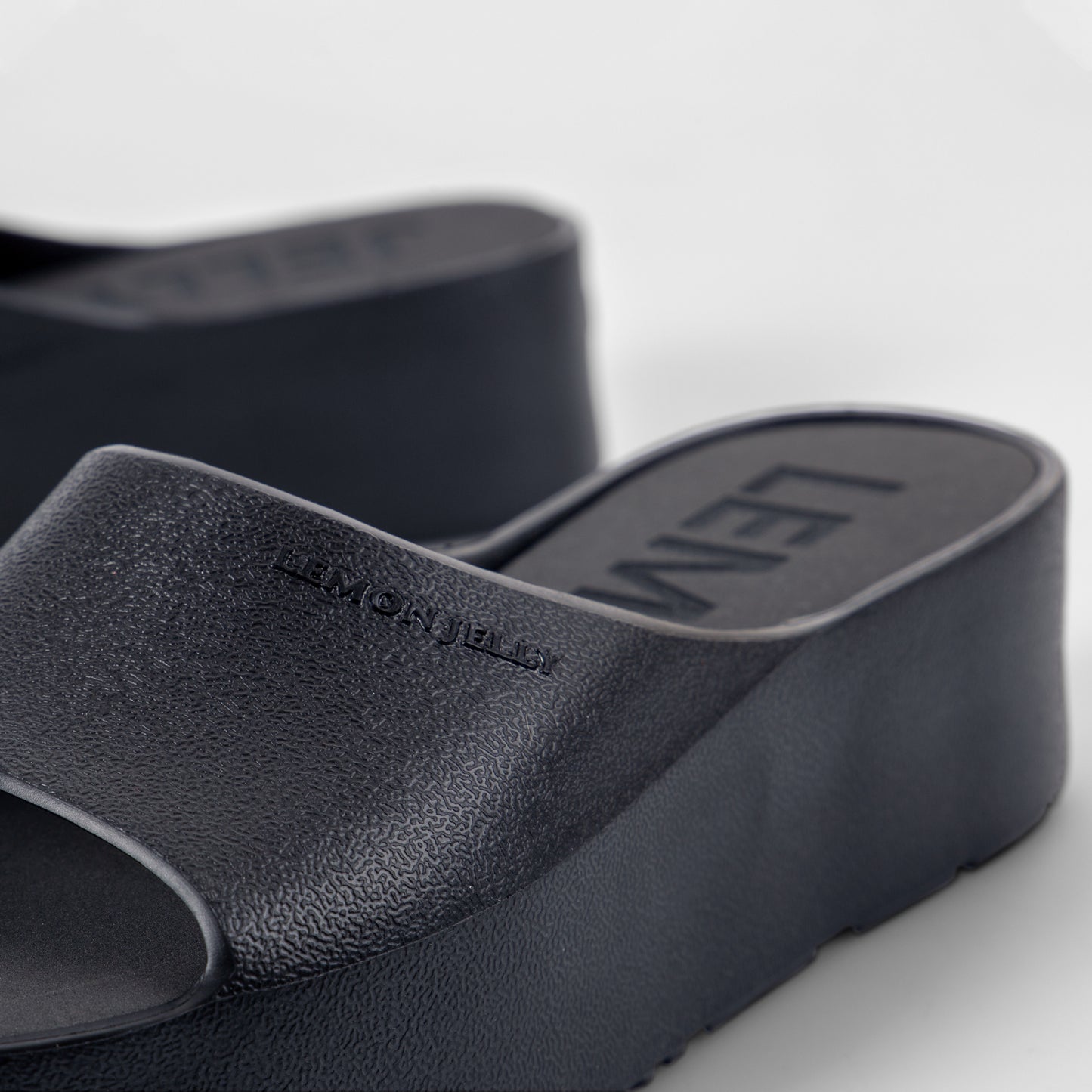 SUNNY SLIDES BLACK