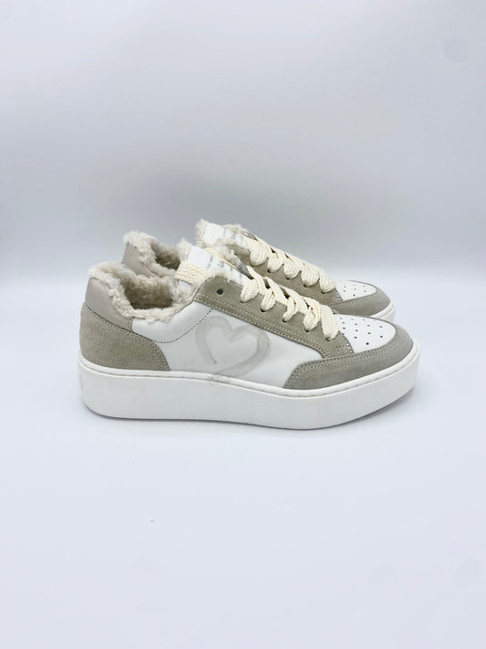 SNEAKER ALMOND TEDDY BEAR