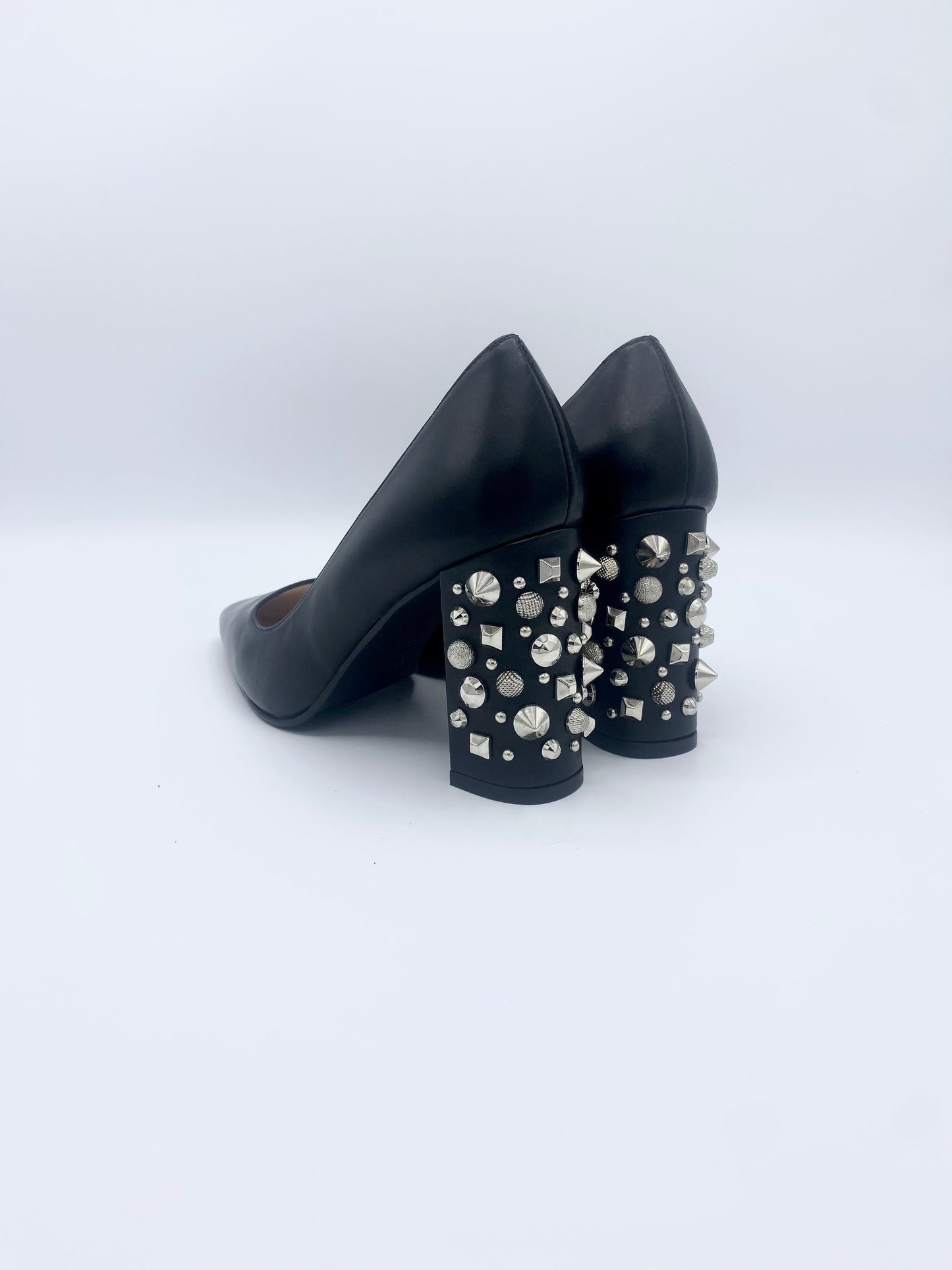 SIRVI PUMPS BLACK STUDS