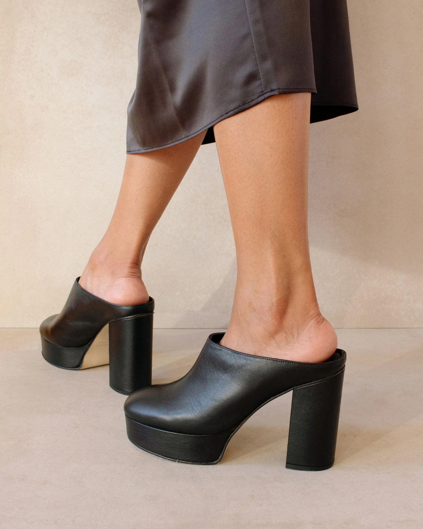 CLOCK OUT BLACK HIGH LEATHER MULE