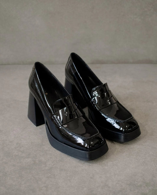 TAKE OFF BLACK LOAFERS